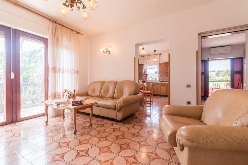 Apartment Taja Ližnjan Extérieur photo